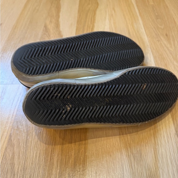 Men’s Golden Goose superstar low top sneakers in size 42. - Picture 9 of 13